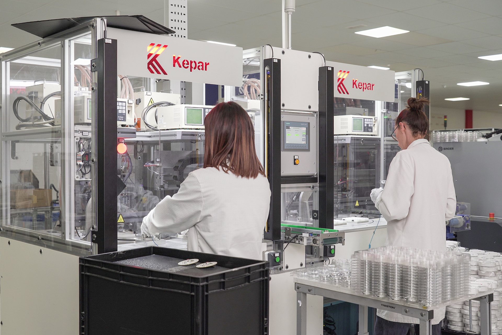 Puestos de montaje subconjuntos electr&oacute;nicos